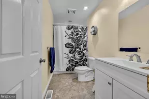 401 2nd Ave, Baltimore, MD 21227 - Photo 38