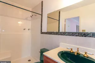 25 Bourbon Ct, Parkville, MD 21234 - Photo 10