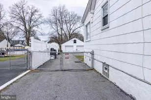 338 Maple Ave, Essex, MD 21221 - Photo 2