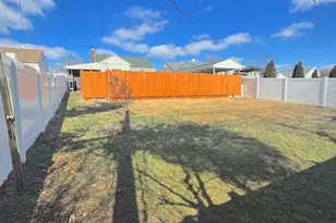 310 Pinewood Rd, Baltimore, MD 21222 - Photo 10