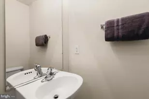 1 Karendale Ct, Baltimore, MD 21244 - Photo 8