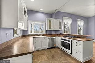 1704 Forsythia Ln, Baltimore, MD 21227 - Photo 10