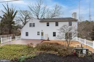 2012 Cedar Cir Dr, Catonsville, MD 21228 - Photo 2