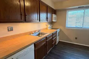 1 Summit Hill Ct, Baltimore, MD 21228 - Photo 8