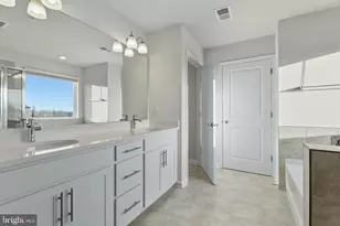 8101 Cypress Pt Dr, Baltimore, MD 21237 - Photo 18