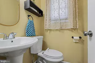 9120 Summer Park Dr, Parkville, MD 21234 - Photo 32