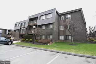 8 Stonehenge Cir, Baltimore, MD 21208 - Photo 2