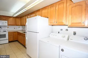 8 Stonehenge Cir, Baltimore, MD 21208 - Photo 14