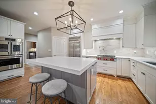 11 Hillsyde Ct, Cockeysville, MD 21030 - Photo 2