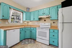 17 Rosehill Ct, Baltimore, MD 21236 - Photo 10