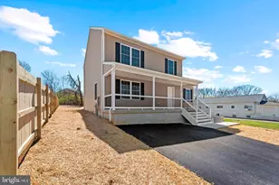 2747 Park Dr, Halethorpe, MD 21227 - Photo 2