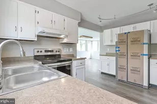 438 Bloomsbury Ave, Baltimore, MD 21228 - Photo 18
