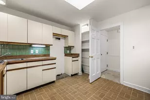 7 Devon Hill Rd, Baltimore, MD 21210 - Photo 18