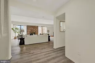 37 Pickburn Ct, Cockeysville, MD 21030 - Photo 2