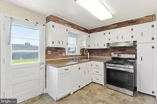 9804 Monroe St, Cockeysville, MD 21030 - Photo 6