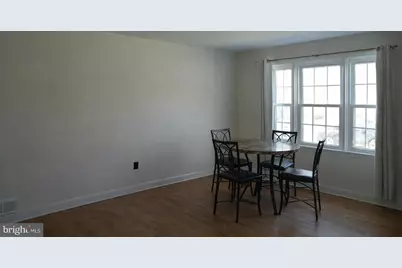 221 E Medwick Garth, Baltimore, MD 21228 - Photo 4