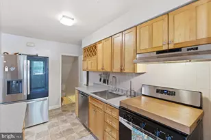 6505 Loch Hill Ct, Baltimore, MD 21239 - Photo 16