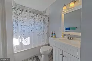 8203 Woodside Ct, Parkville, MD 21234 - Photo 16