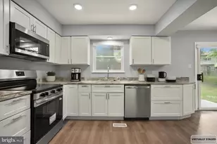 10 Iron Bolt Ct, Catonsville, MD 21228 - Photo 2