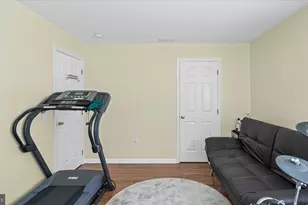 21 Sidewell Ct, Baltimore, MD 21221 - Photo 32