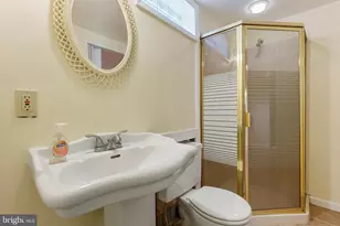 2321 Holyoke Rd, Rosedale, MD 21237 - Photo 28