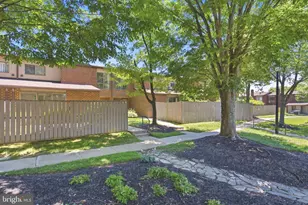 19 Saddle Ct, Baltimore, MD 21208 - Photo 2