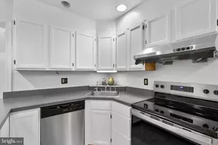 7512 Far Hills Dr, Towson, MD 21286 - Photo 8