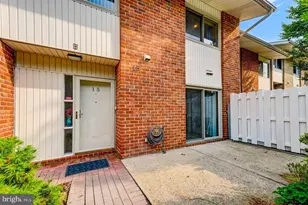 15 Stonehenge Cir, Baltimore, MD 21208 - Photo 2