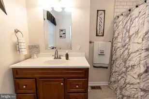 220 Pinewood Rd, Baltimore, MD 21222 - Photo 14
