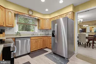 2 Greenlea Dr, Pikesville, MD 21208 - Photo 16