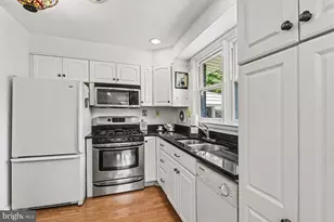 204 Elpin Dr W, Catonsville, MD 21228 - Photo 14