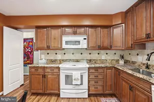 27 Lighttown Ct, Baltimore, MD 21208 - Photo 12