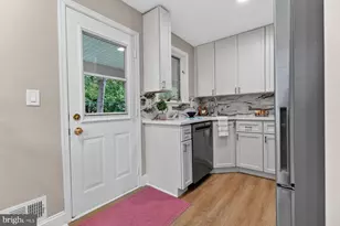 409 Oak Ct, Baltimore, MD 21228 - Photo 32