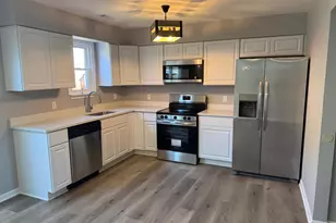 146 Marine Oaks Dr, Essex, MD 21221 - Photo 2