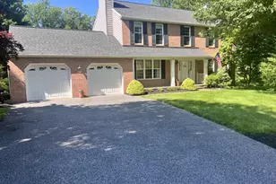 46 Dulaney Hills Ct, Cockeysville, MD 21030 - Photo 2