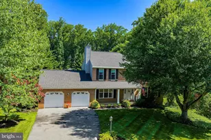 46 Dulaney Hills Ct, Cockeysville, MD 21030 - Photo 2