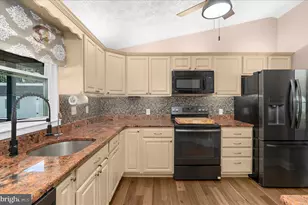 1938 Sue Creek Dr, Baltimore, MD 21221 - Photo 10