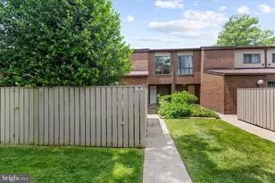 24 Fencepost Ct, Baltimore, MD 21208 - Photo 2