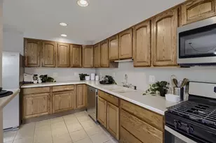938 Circle Dr, Halethorpe, MD 21227 - Photo 4