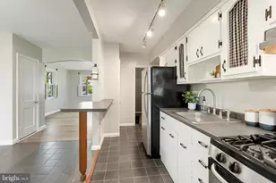 8324 Ridgely Oak Rd, Parkville, MD 21234 - Photo 14