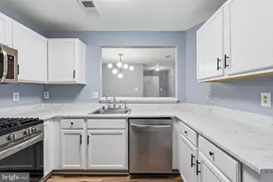 8801 Stoneridge Cir, Pikesville, MD 21208 - Photo 12