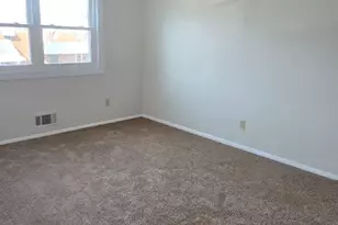 1031 Foxwood Ln, Essex, MD 21221 - Photo 12