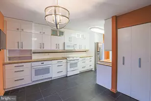 708 Old Crossing Dr, Baltimore, MD 21208 - Photo 4