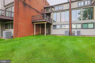 708 Old Crossing Dr, Baltimore, MD 21208 - Photo 24