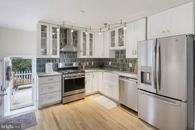 1034 Donington Circle, Towson, MD 21204 - Photo 4