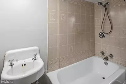910 Saint Charles Avenue, Baltimore, MD 21229 - Photo 26