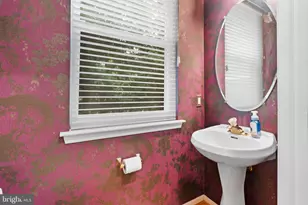 33 Peregrine Ct, Baltimore, MD 21208 - Photo 6
