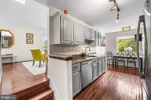 13 Barrow Ct, Towson, MD 21204 - Photo 16