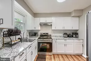 9405 Thornewood Ct, Parkville, MD 21234 - Photo 12
