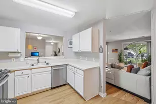 8815 Stoneridge Cir, Pikesville, MD 21208 - Photo 12